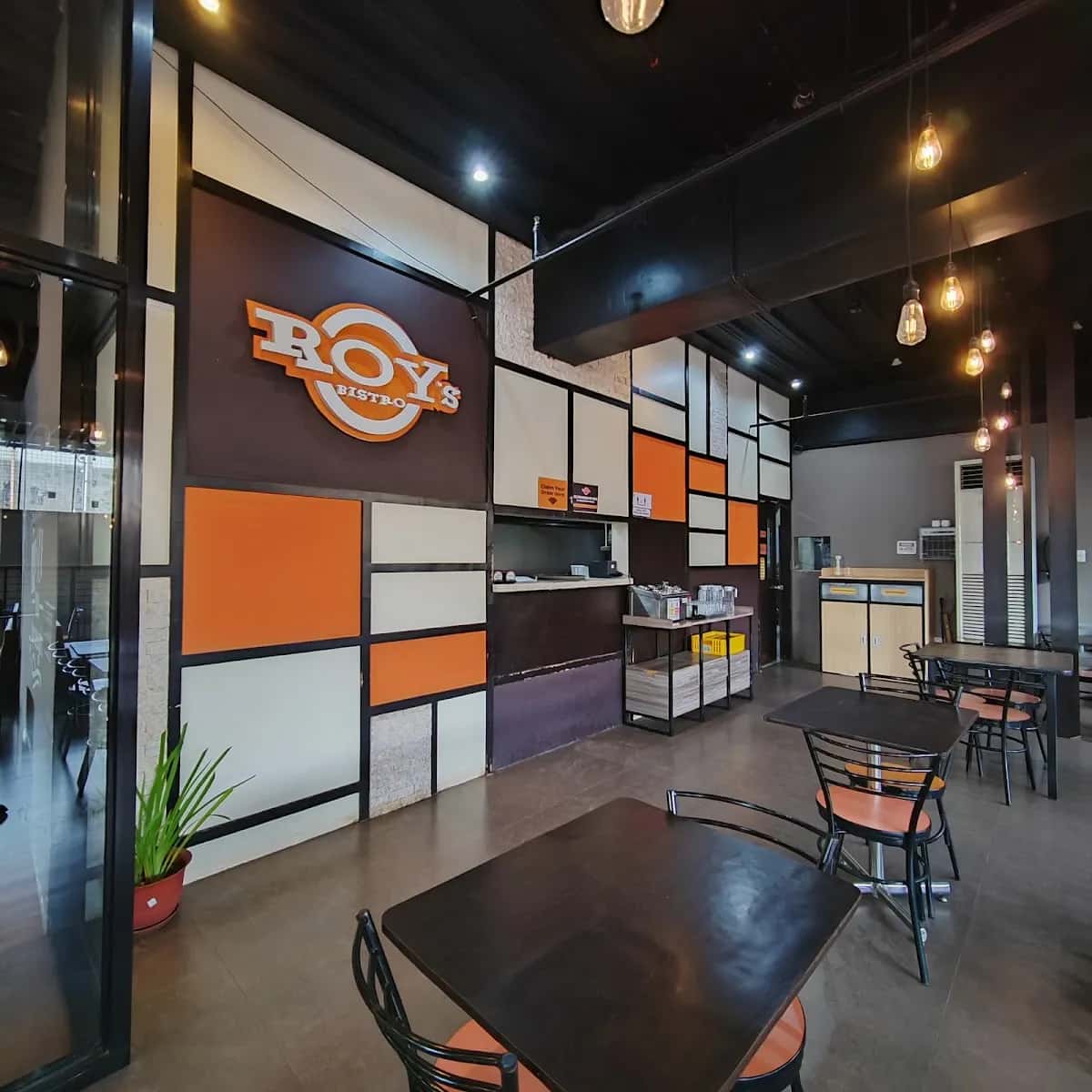 Roy's Bistro franchise